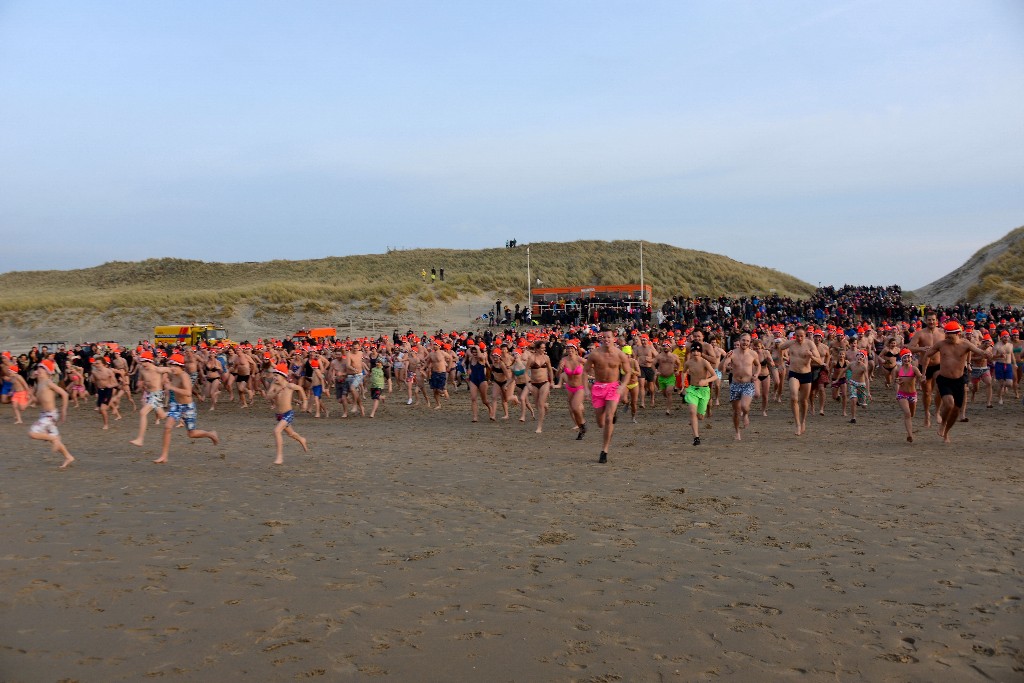 ../Images/Nieuwjaarsduik Nederzandt 2015 050.jpg